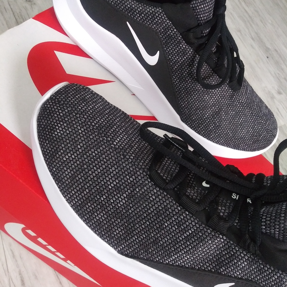 Viale Premium Sneakers by Nike